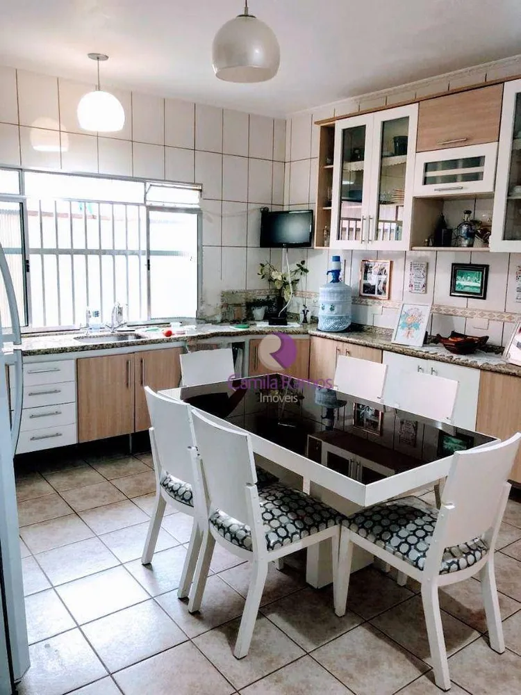 Casa, 3 quartos, 212 m² - Foto 2