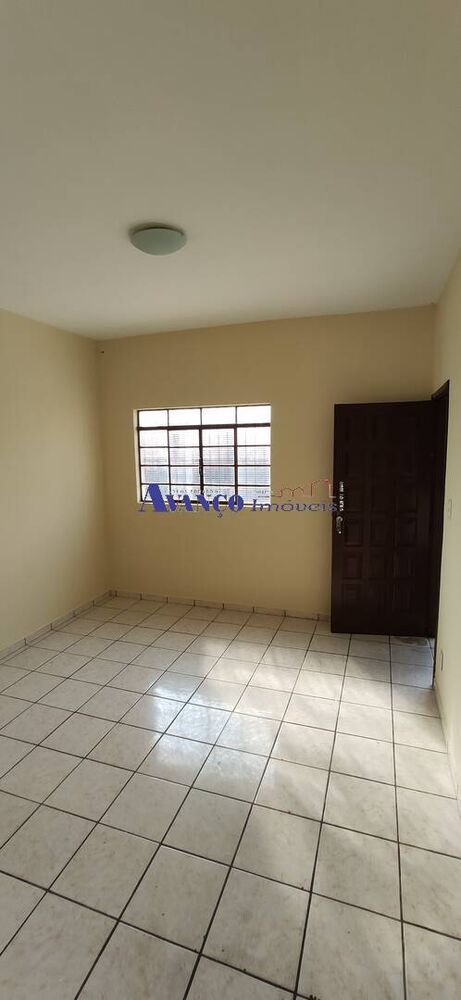 Casa para alugar com 3 quartos, 150m² - Foto 1