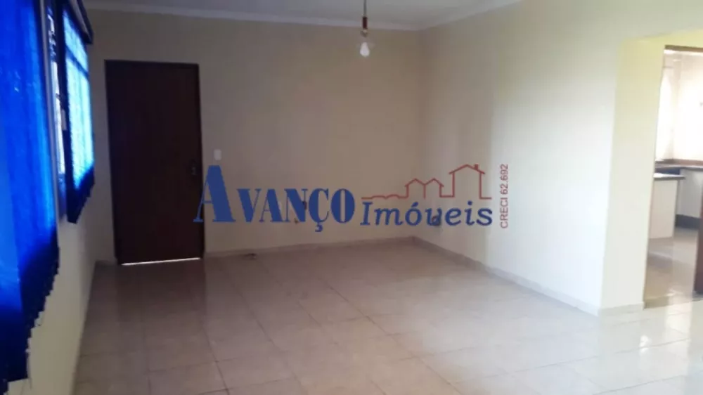 Casa à venda com 3 quartos, 200m² - Foto 1