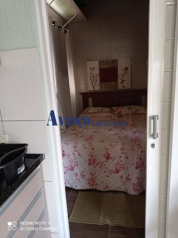 Casa de Condomínio à venda com 4 quartos, 245m² - Foto 1