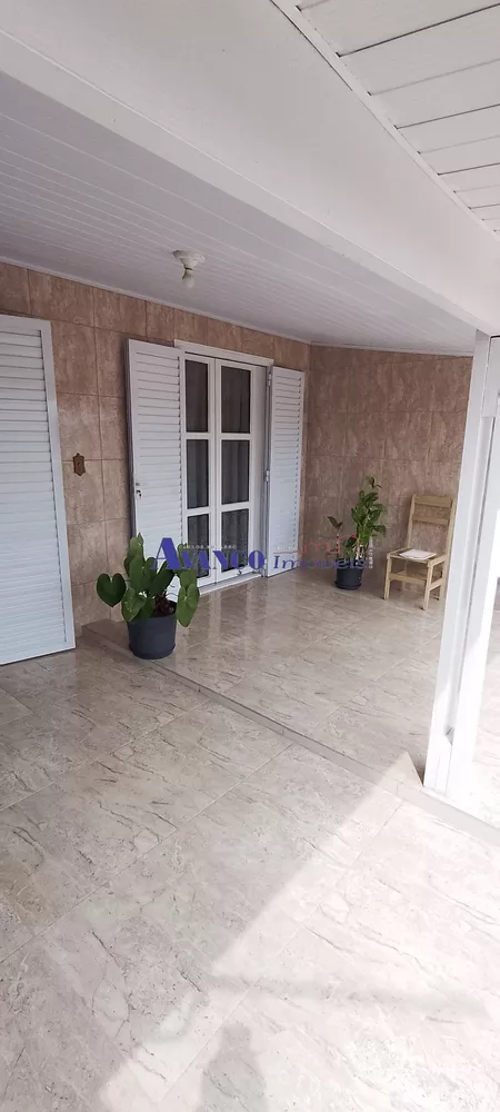 Casa à venda com 3 quartos, 155m² - Foto 1