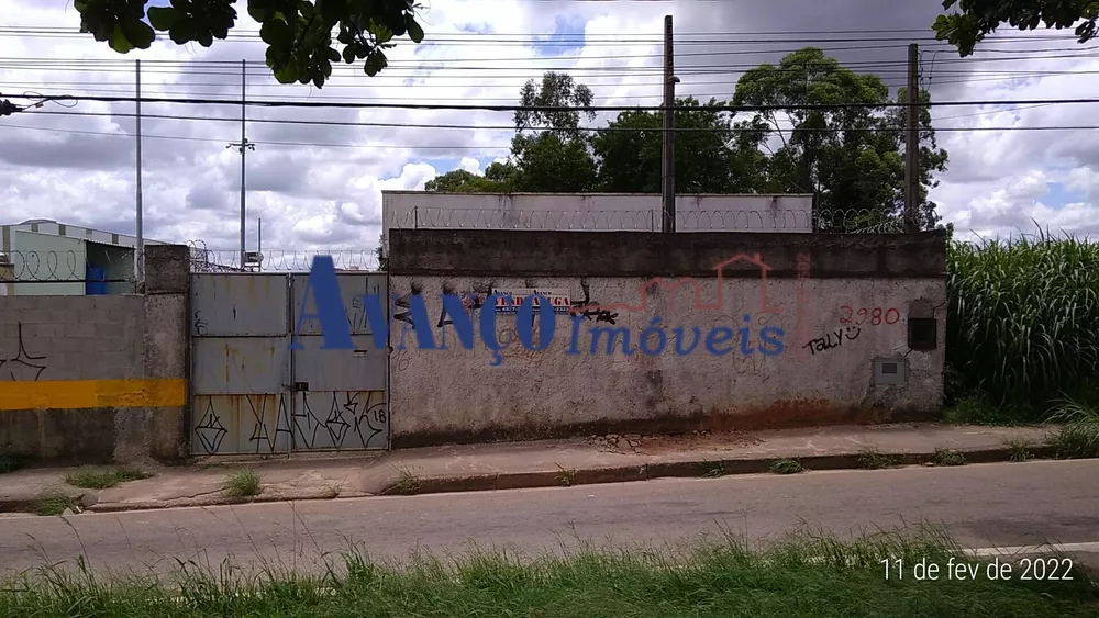 Casa à venda com 3 quartos, 100m² - Foto 1