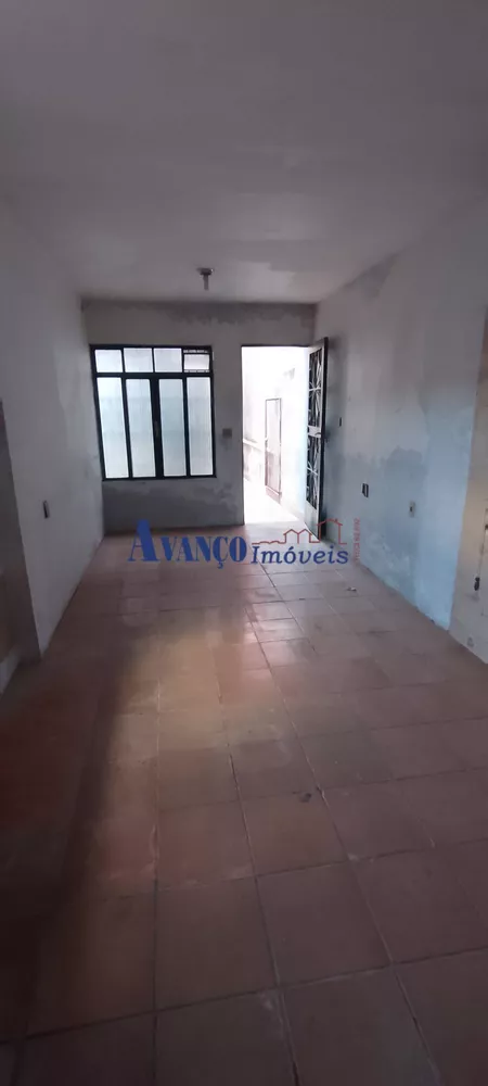 Casa à venda com 4 quartos, 282m² - Foto 1