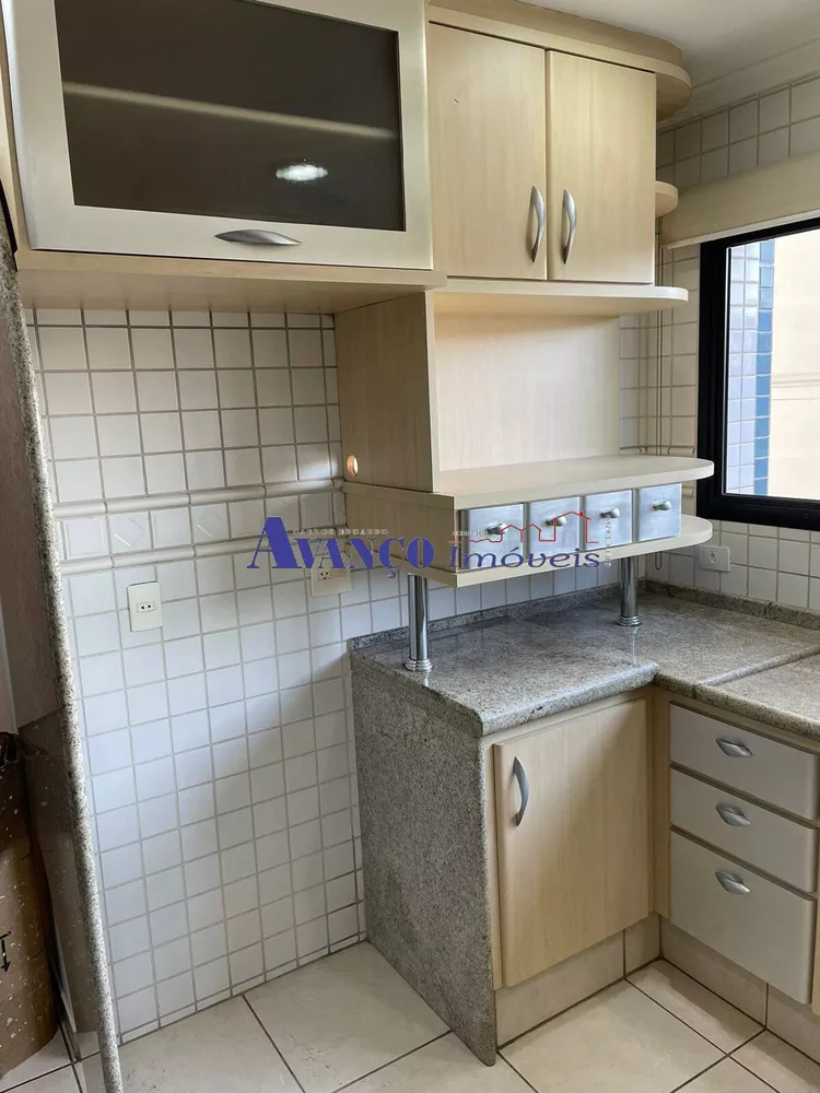 Apartamento à venda com 3 quartos, 180m² - Foto 11