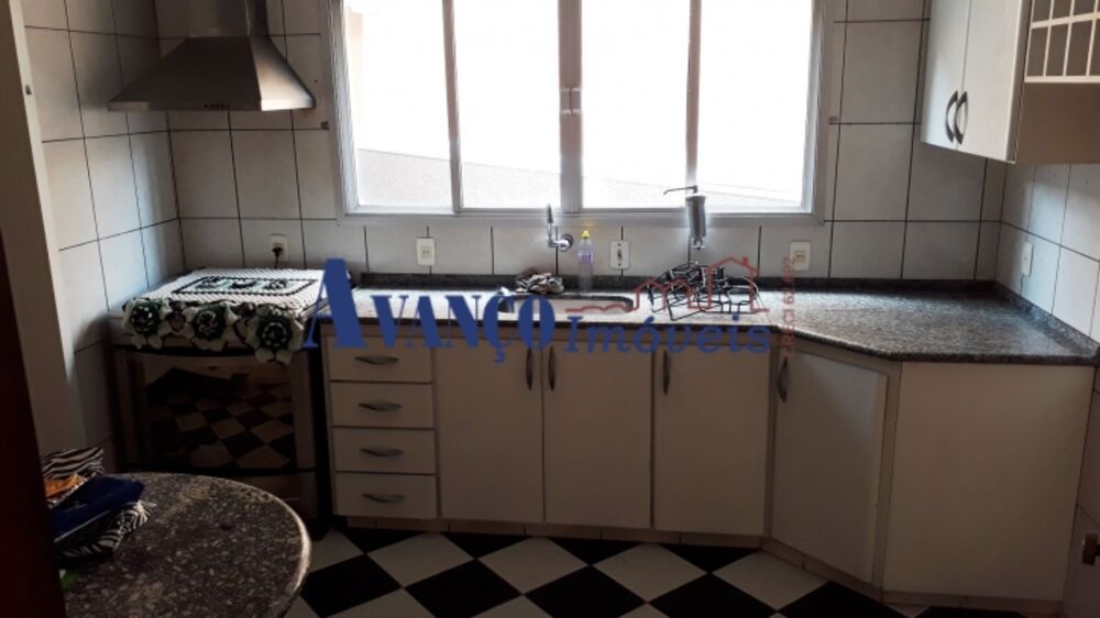 Casa à venda com 3 quartos, 380m² - Foto 5