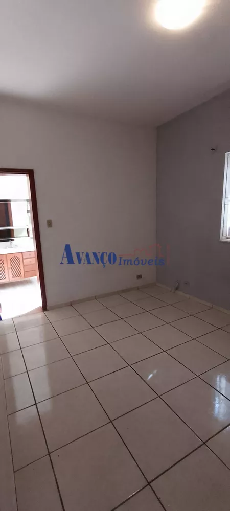 Casa para alugar com 3 quartos, 200m² - Foto 11