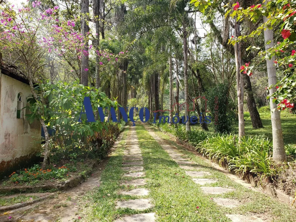 Fazenda à venda com 7 quartos, 1000m² - Foto 1