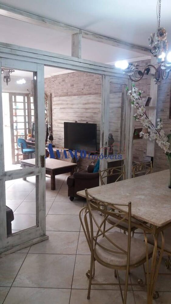 Casa, 5 quartos, 130 m² - Foto 1