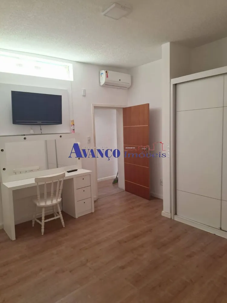 Casa, 3 quartos, 252 m² - Foto 1
