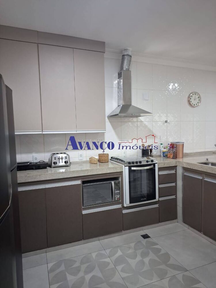 Casa, 3 quartos, 252 m² - Foto 1