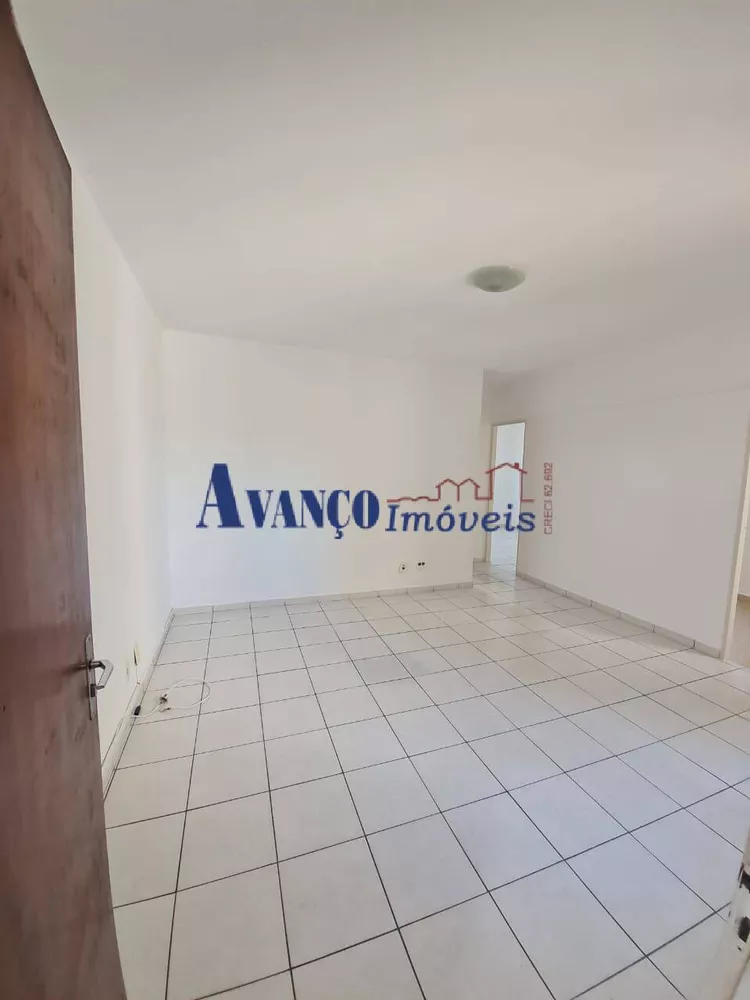 Apartamento à venda com 2 quartos, 64m² - Foto 3