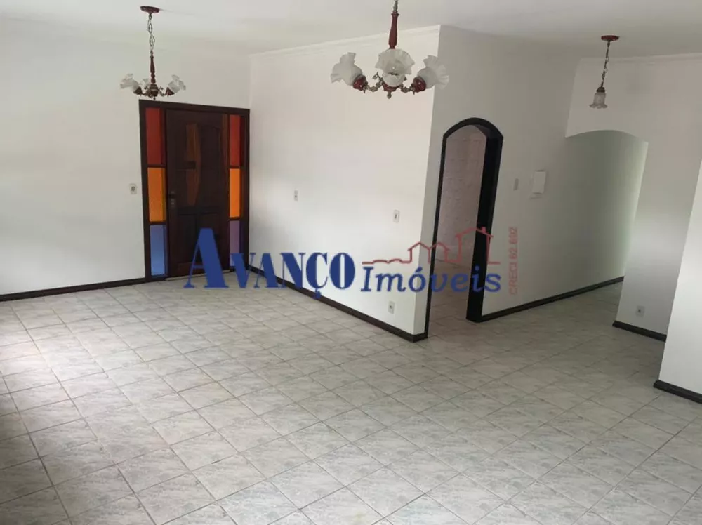 Casa à venda com 3 quartos, 205m² - Foto 5