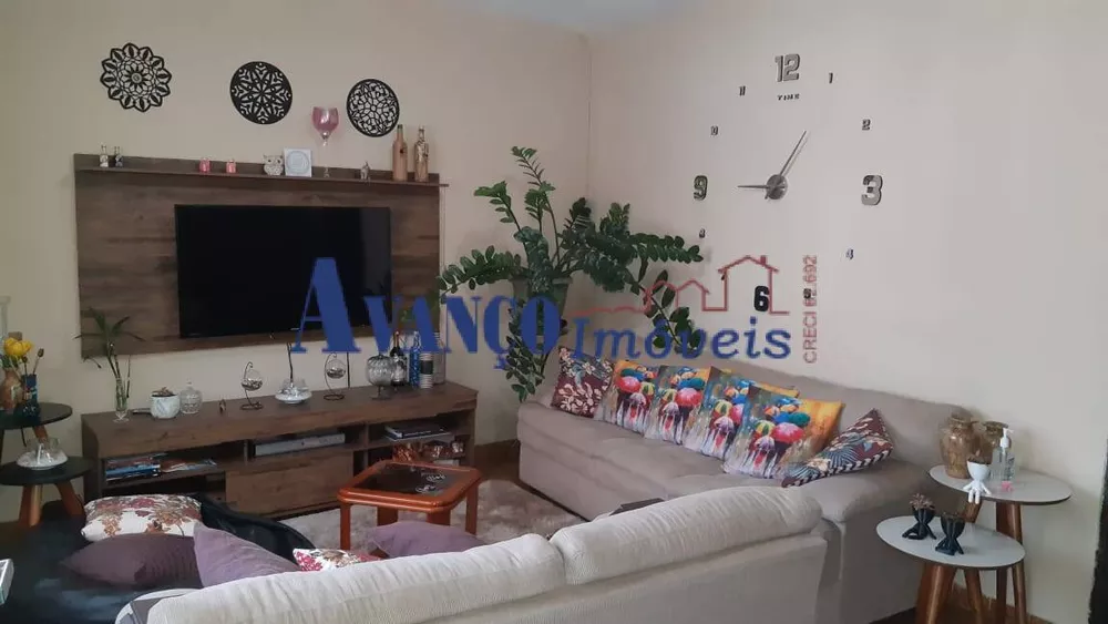 Casa à venda com 4 quartos, 202m² - Foto 1