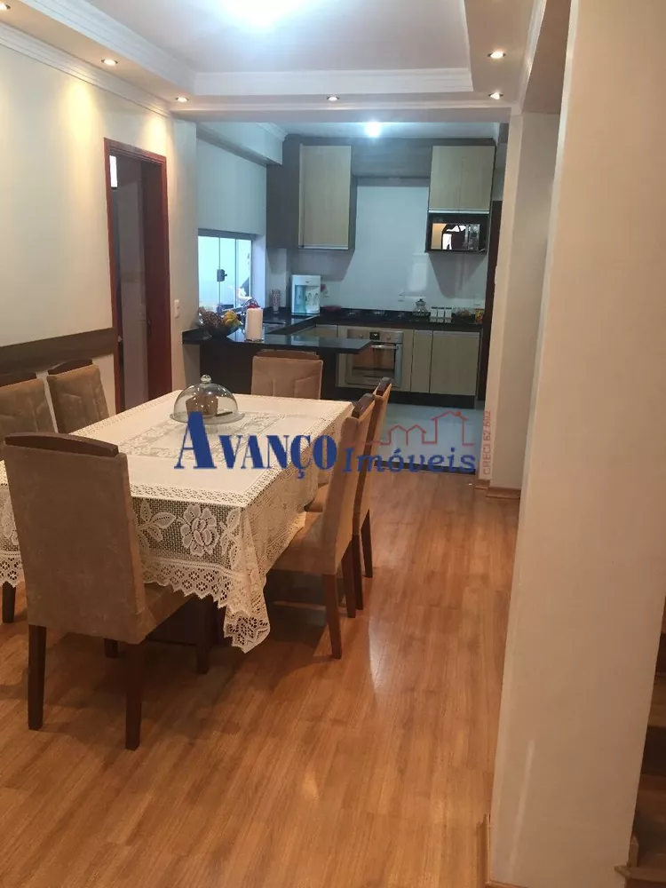 Casa à venda com 3 quartos, 248m² - Foto 3