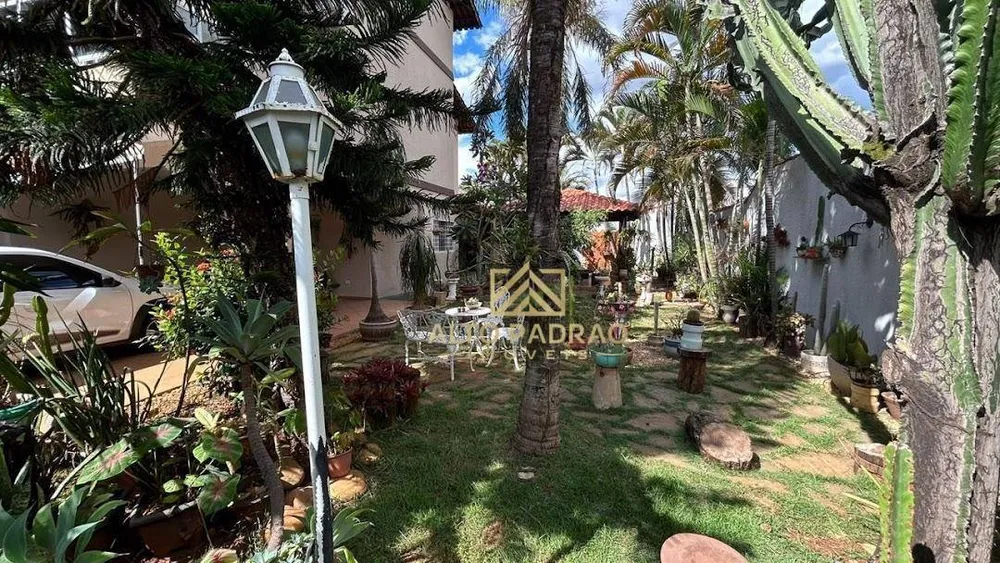 Casa, 4 quartos, 221 m² - Foto 1