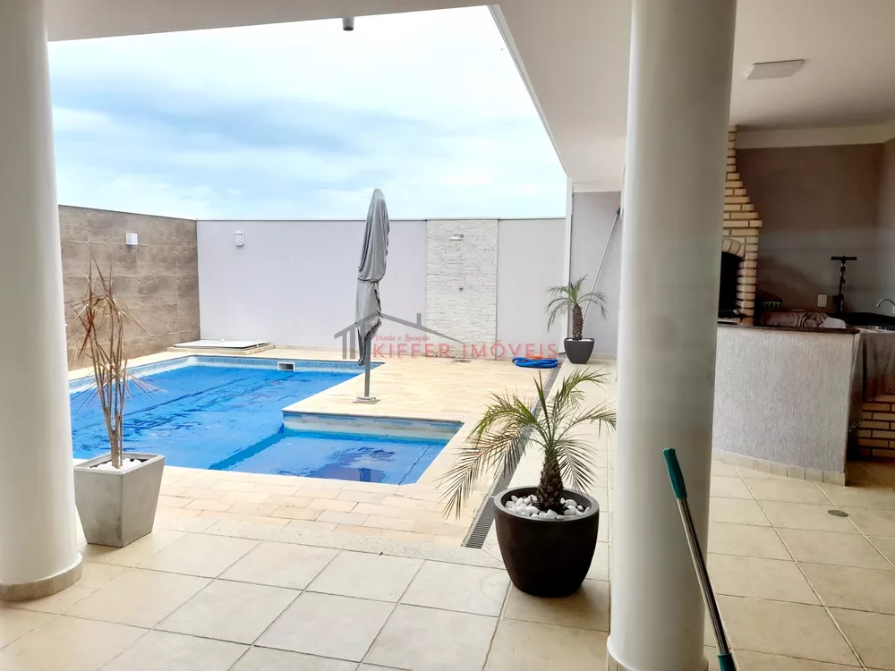 Sobrado à venda com 3 quartos, 230m² - Foto 1