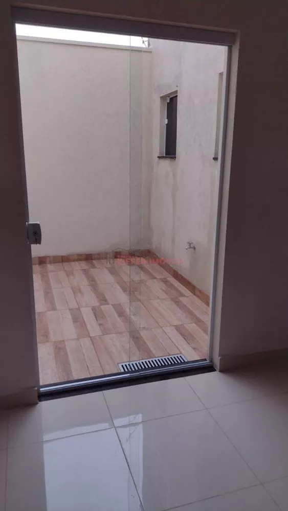 Casa à venda com 3 quartos, 75m² - Foto 4