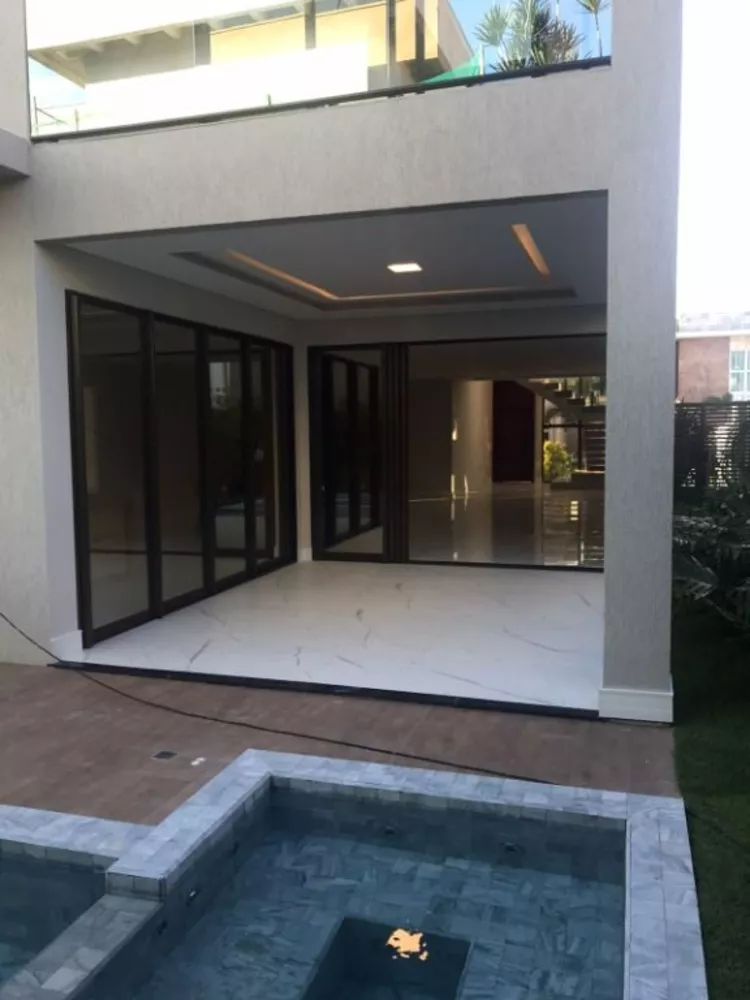 Casa de Condomínio à venda com 4 quartos, 322m² - Foto 3