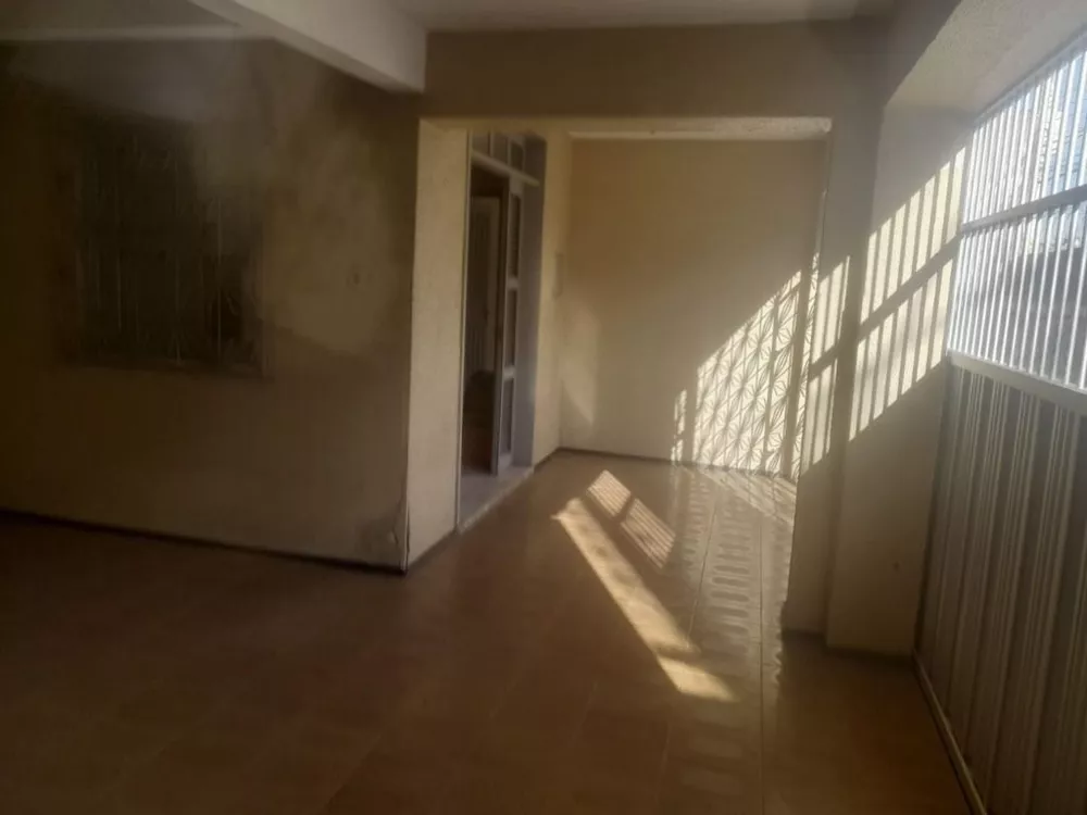 Casa à venda com 5 quartos, 319m² - Foto 3