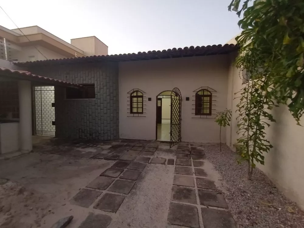 Casa à venda com 3 quartos, 161m² - Foto 1