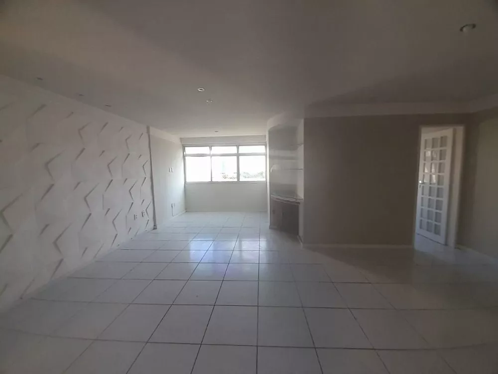 Apartamento à venda com 3 quartos, 120m² - Foto 2