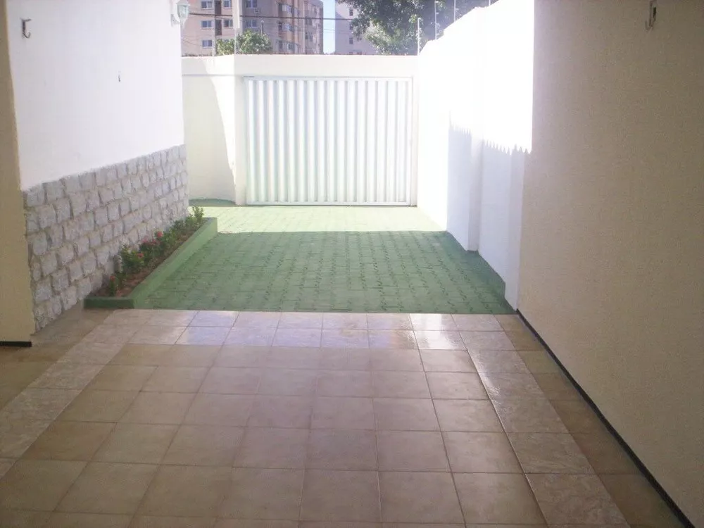 Casa à venda com 3 quartos, 149m² - Foto 2