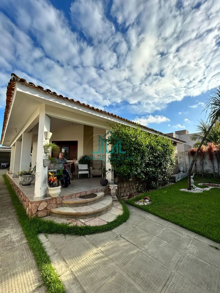 Casa, 3 quartos, 328 m² - Foto 1