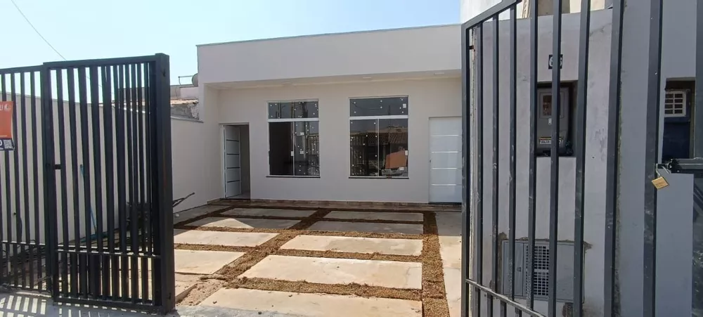 Casa à venda com 2 quartos, 51m² - Foto 1