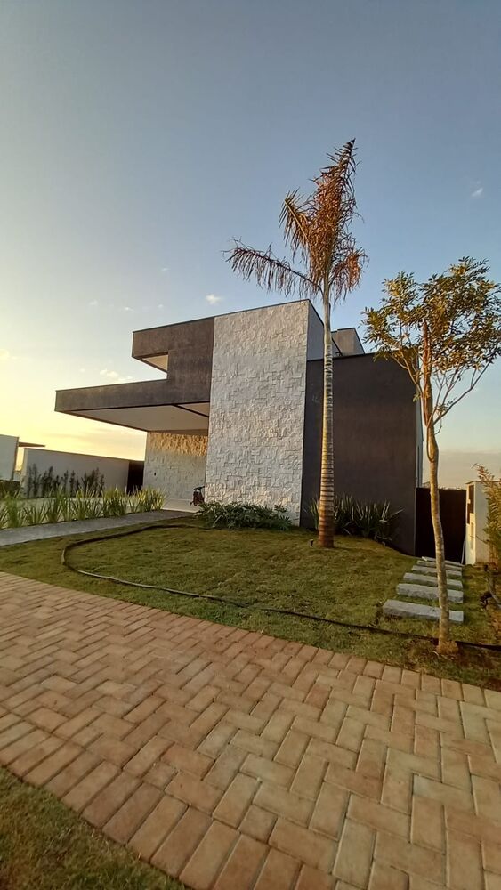 Casa à venda e aluguel com 3 quartos, 458m² - Foto 1