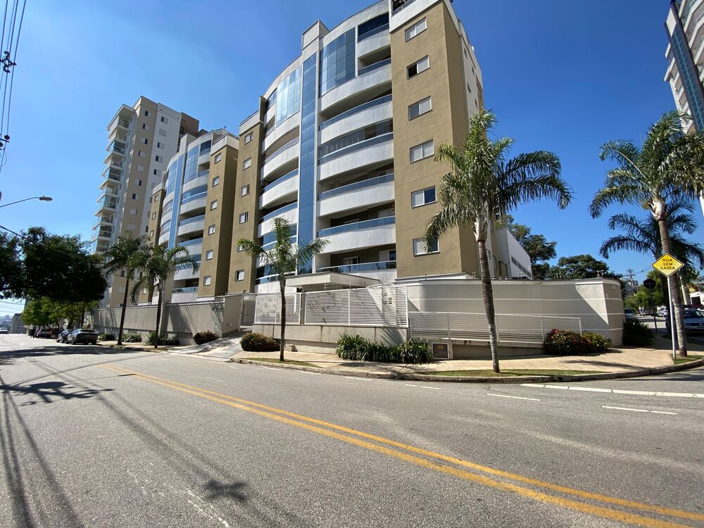 Cobertura, 3 quartos, 227 m² - Foto 1