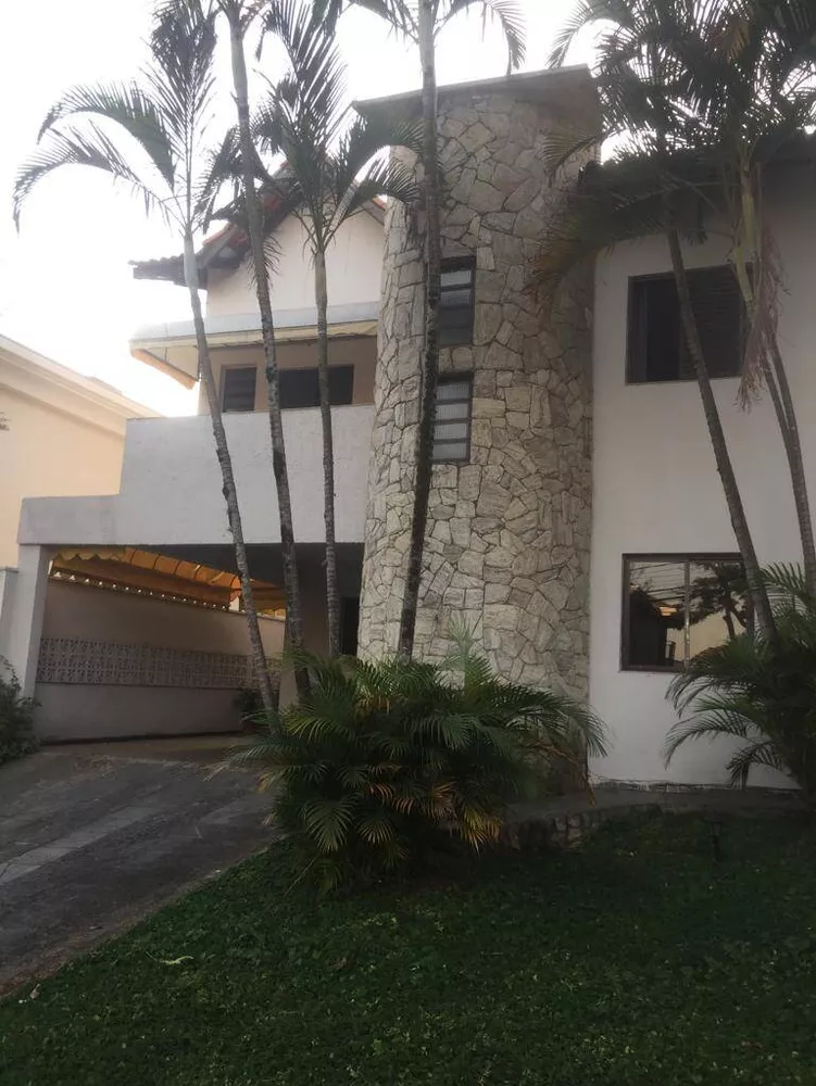 Casa para alugar com 5 quartos, 340m² - Foto 1