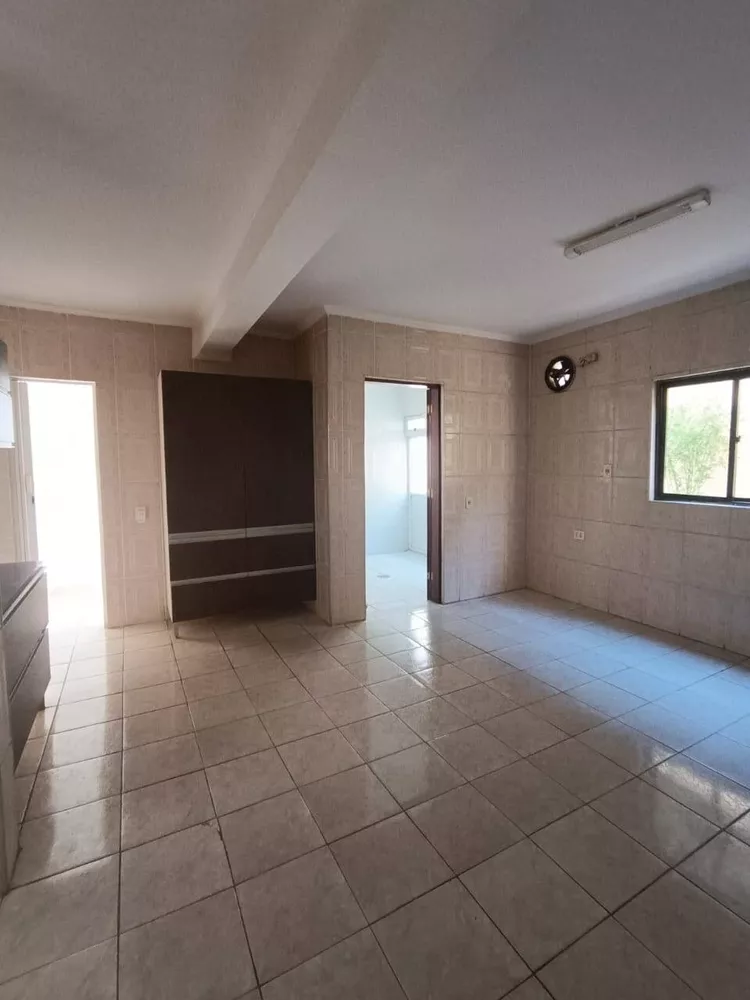 Casa para alugar com 5 quartos, 340m² - Foto 3