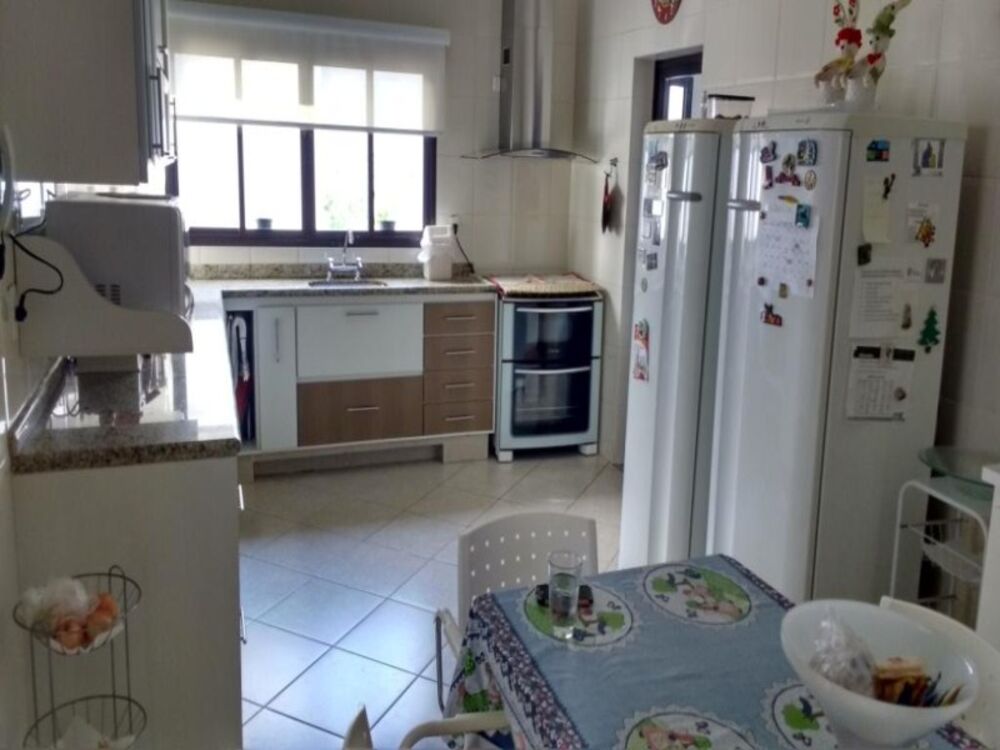 Casa à venda com 4 quartos, 450m² - Foto 4
