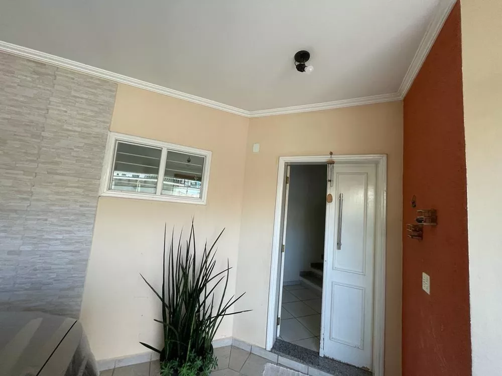 Casa à venda com 3 quartos, 252m² - Foto 4