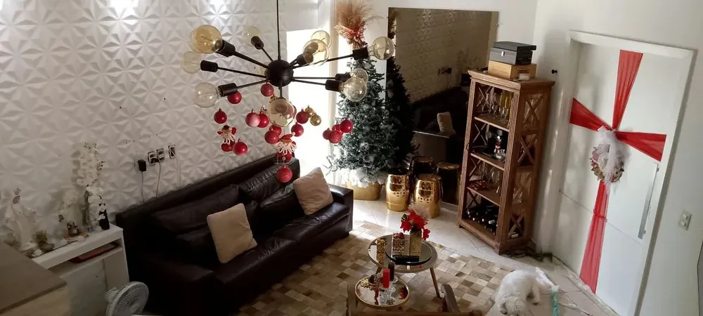 Casa, 3 quartos, 221 m² - Foto 1