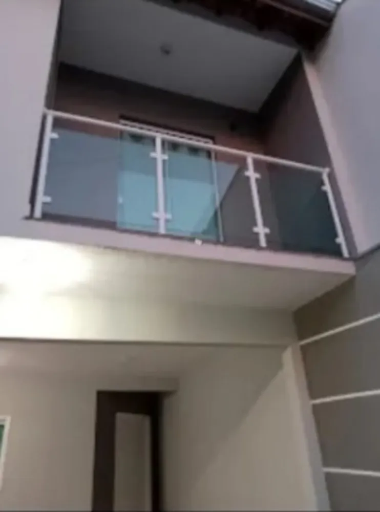 Casa, 3 quartos, 221 m² - Foto 2