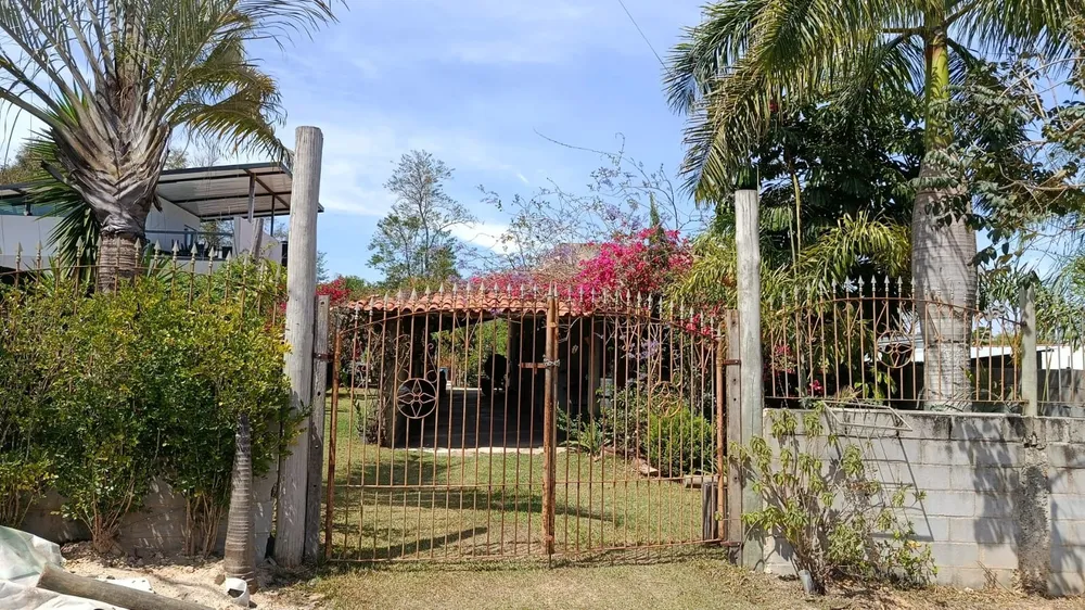Chácara, 2 quartos, 1135 m² - Foto 2