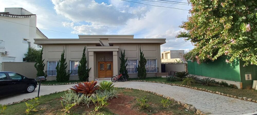 Casa à venda com 4 quartos, 1000m² - Foto 1
