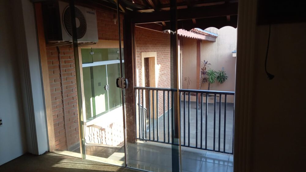 Casa para alugar com 3 quartos, 300m² - Foto 3