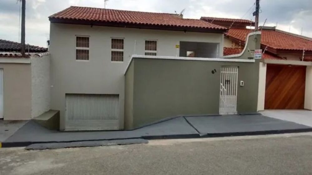 Casa para alugar com 4 quartos, 320m² - Foto 1
