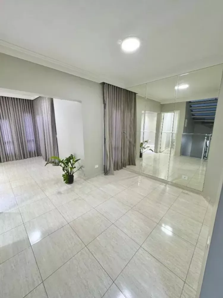 Casa para alugar com 3 quartos, 160m² - Foto 1