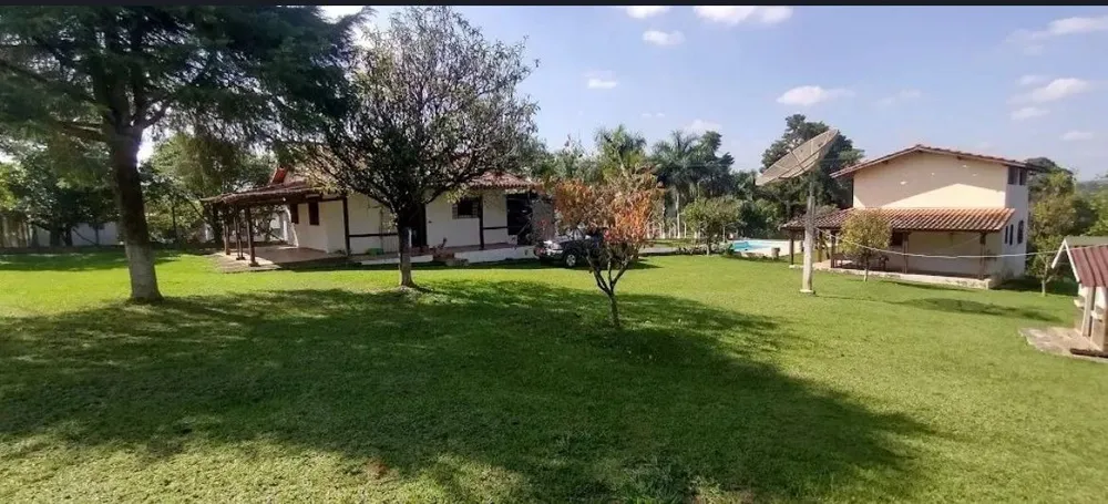 Chácara, 4 quartos, 2228 m² - Foto 1