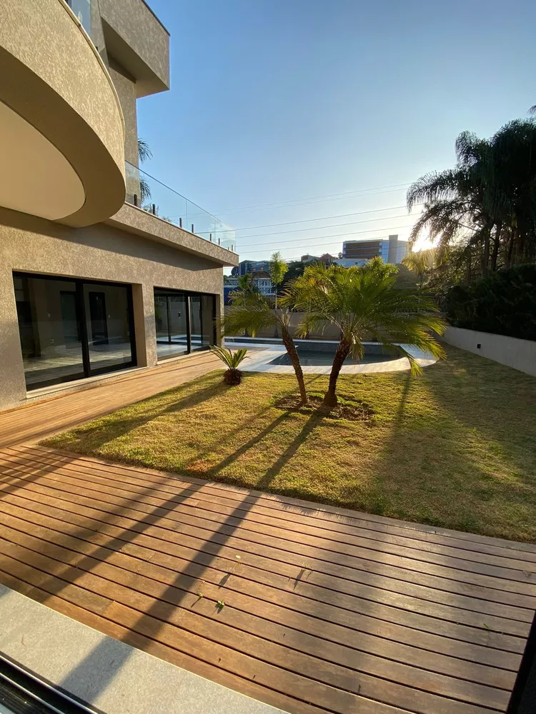 Casa à venda e aluguel com 6 quartos, 790m² - Foto 3