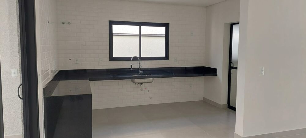 Casa à venda com 3 quartos, 248m² - Foto 4
