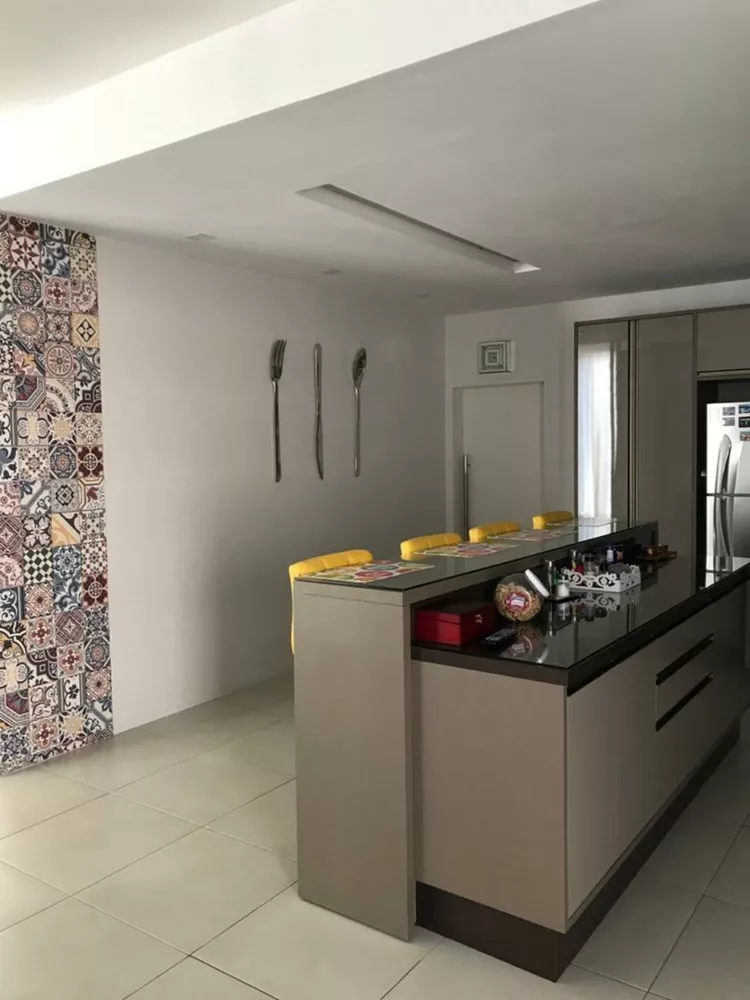 Casa à venda e aluguel com 5 quartos, 650m² - Foto 4