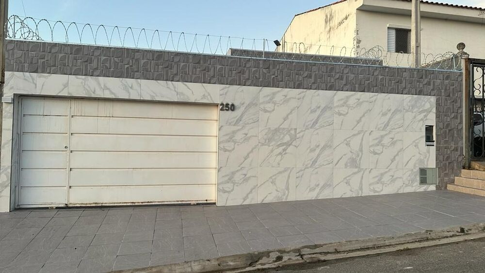 Casa, 2 quartos, 200 m² - Foto 1
