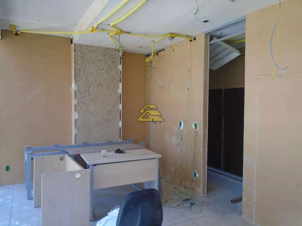 Sala-Conjunto, 300 m² - Foto 1