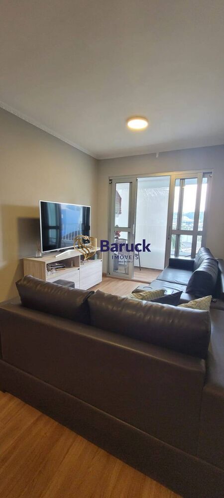 Apartamento à venda com 2 quartos, 67m² - Foto 2