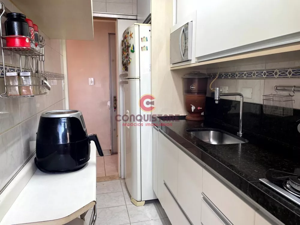 Apartamento à venda com 2 quartos, 61m² - Foto 2