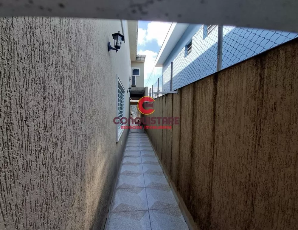 Sobrado à venda com 3 quartos, 230m² - Foto 1